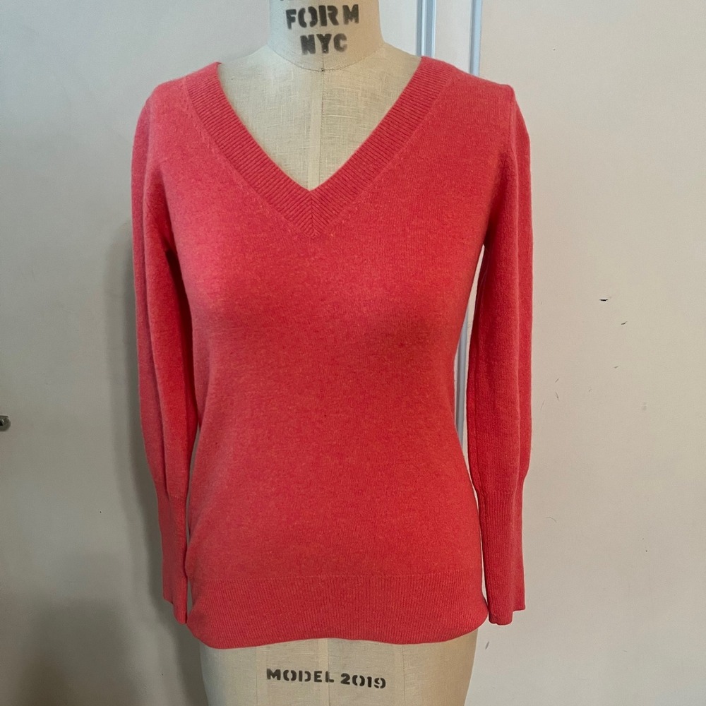 J.CREW Italian Cashmere V-Neck Sweater in Pink Size Small